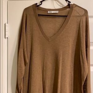 Zara Sweaters - Zara V-neck lightweight tunic sweater. Zara Sweaters - Zara V-neck lightweight tunic sweater.